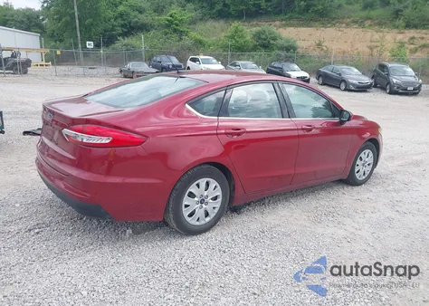 2019 Ford Fusion S z USA, uszkodzony, nr VIN 3FA6P0G77KR215022